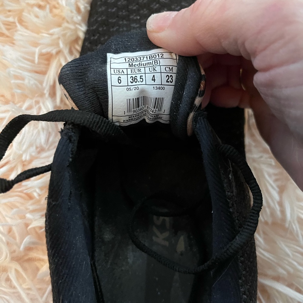 Brooks, size 6. Bought 2 yrs ago. Got some wear but alot of life left in them.